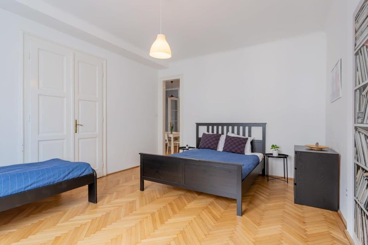 Apartment Away From In The Center
